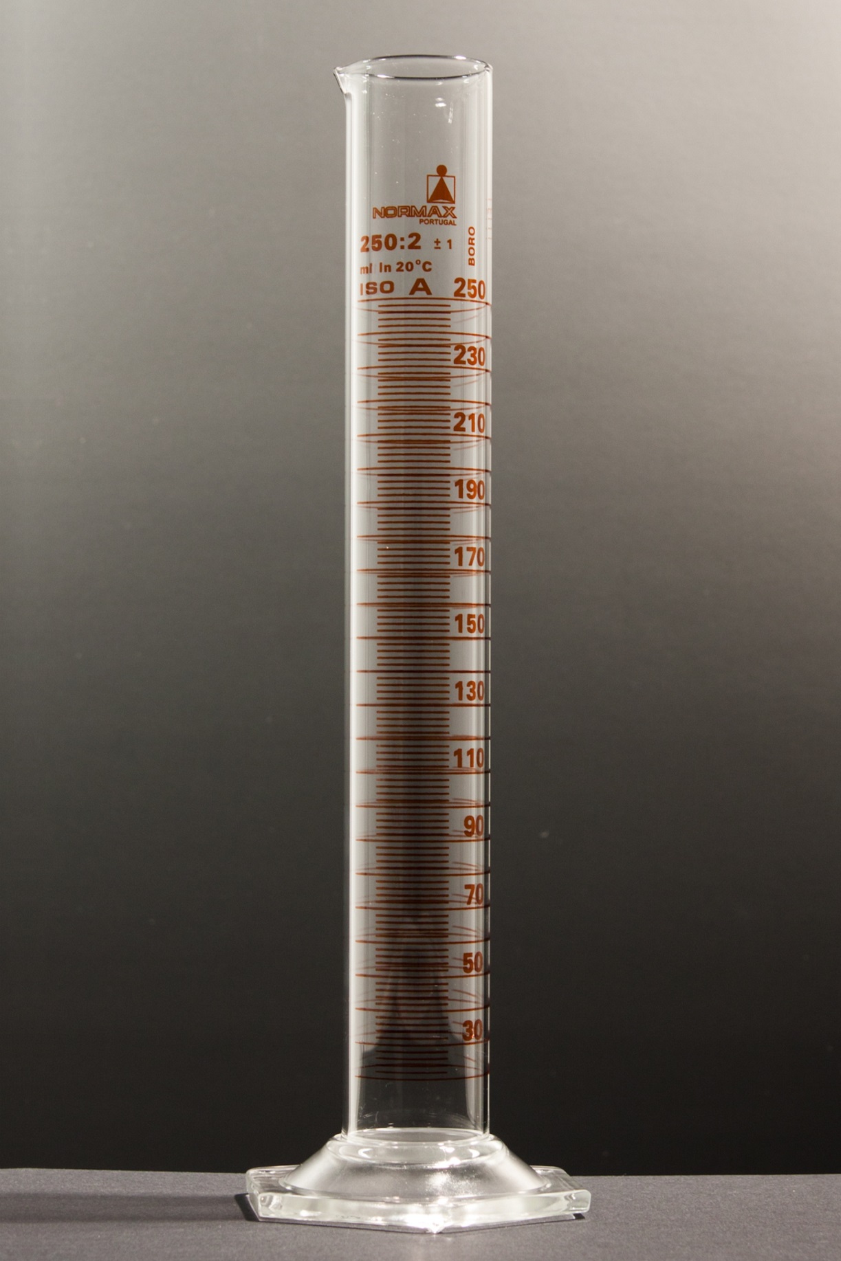 PROBETA VIDRIO 250 ML CLASE A GRADUACION AMBAR (2)