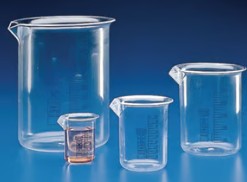 VASO FORMA BAJA CON PICO 600ML